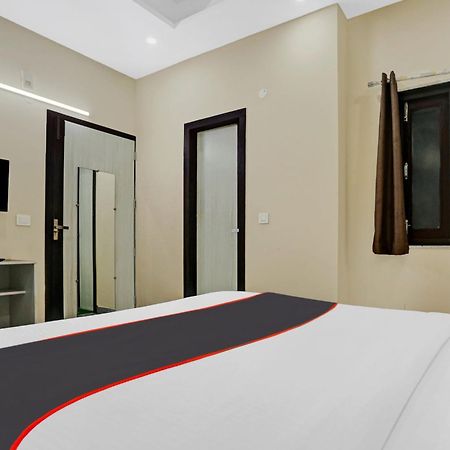Collection O Metro View Ashok Vihar Near Shalimar Bagh Metro Station Hotel New Delhi Ngoại thất bức ảnh