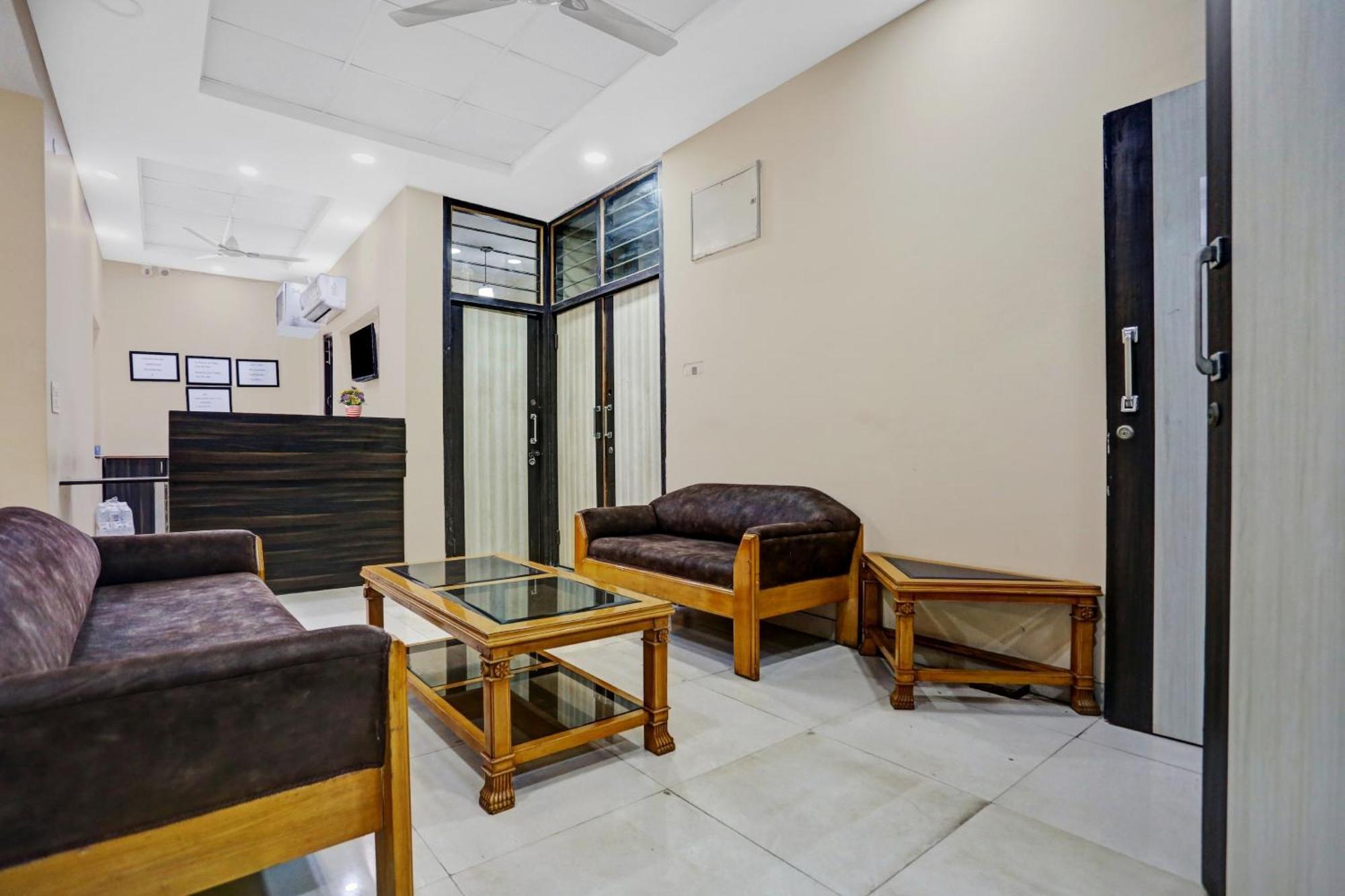 Collection O Metro View Ashok Vihar Near Shalimar Bagh Metro Station Hotel New Delhi Ngoại thất bức ảnh