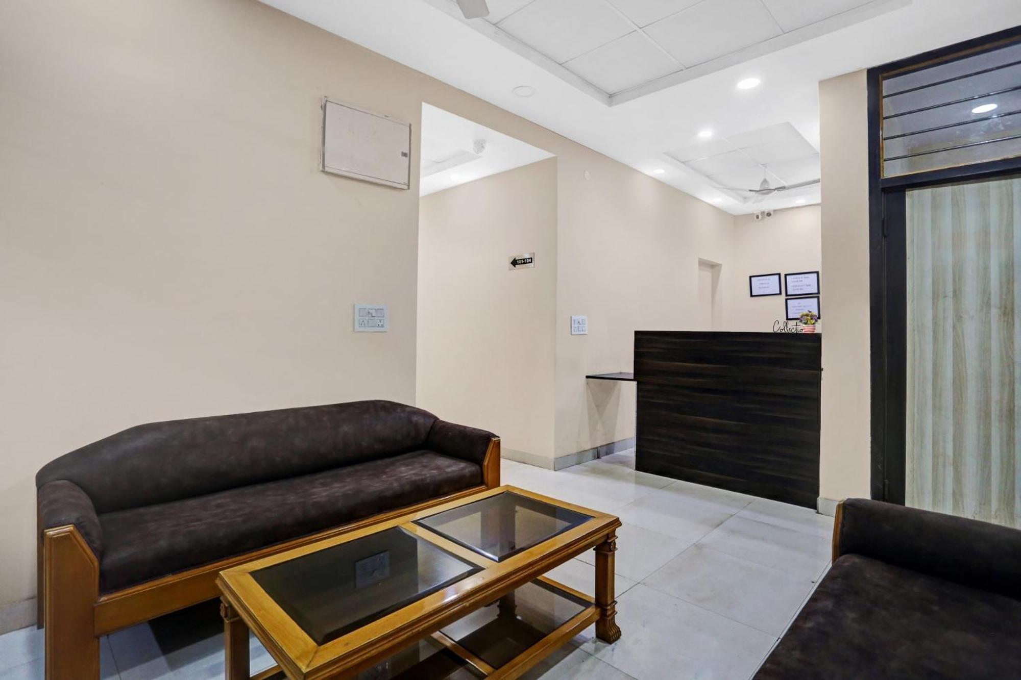Collection O Metro View Ashok Vihar Near Shalimar Bagh Metro Station Hotel New Delhi Ngoại thất bức ảnh