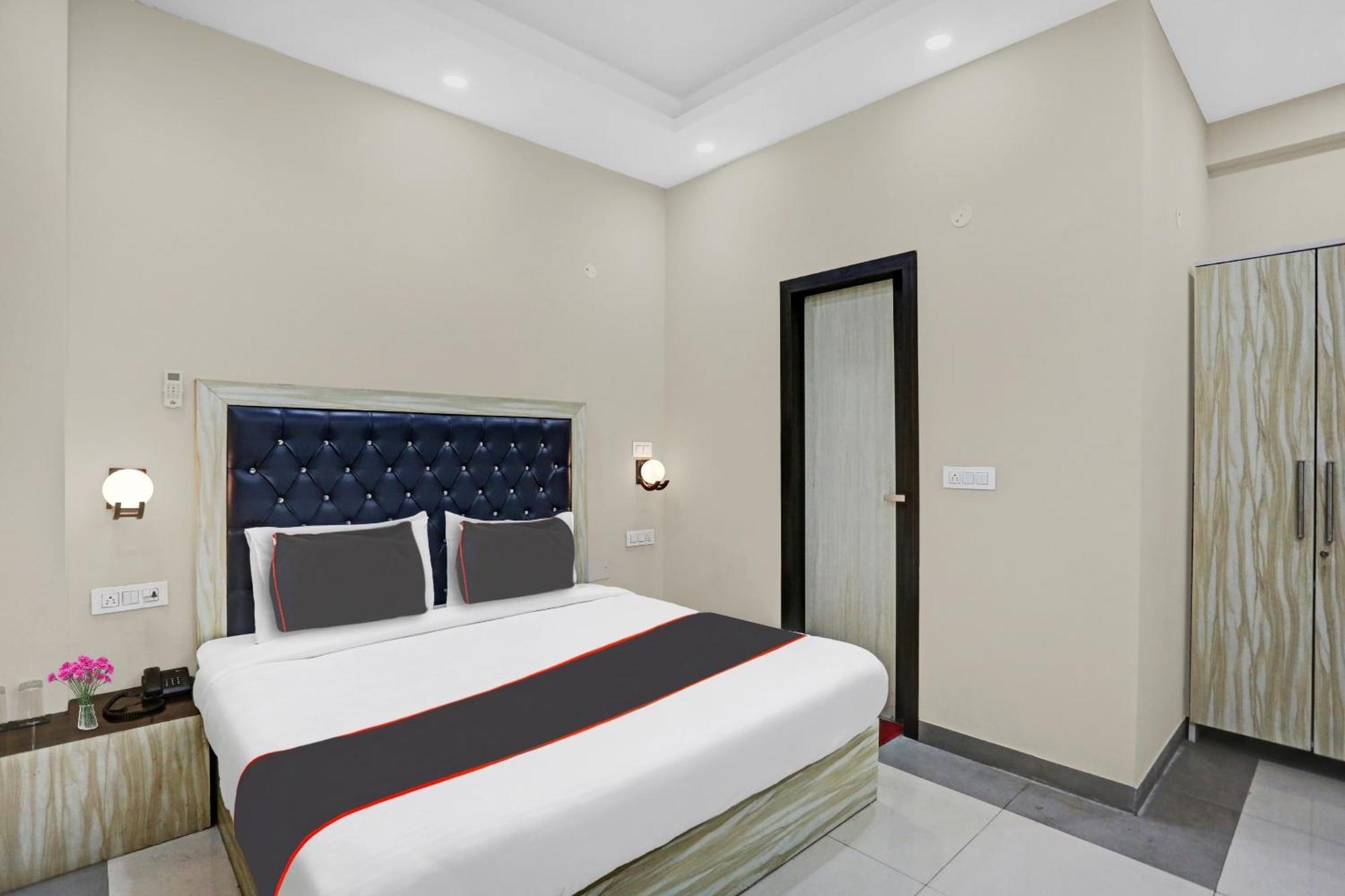 Collection O Metro View Ashok Vihar Near Shalimar Bagh Metro Station Hotel New Delhi Ngoại thất bức ảnh