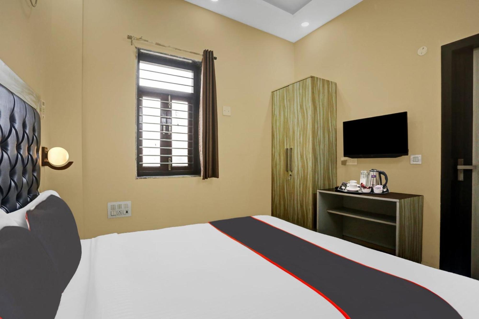 Collection O Metro View Ashok Vihar Near Shalimar Bagh Metro Station Hotel New Delhi Ngoại thất bức ảnh